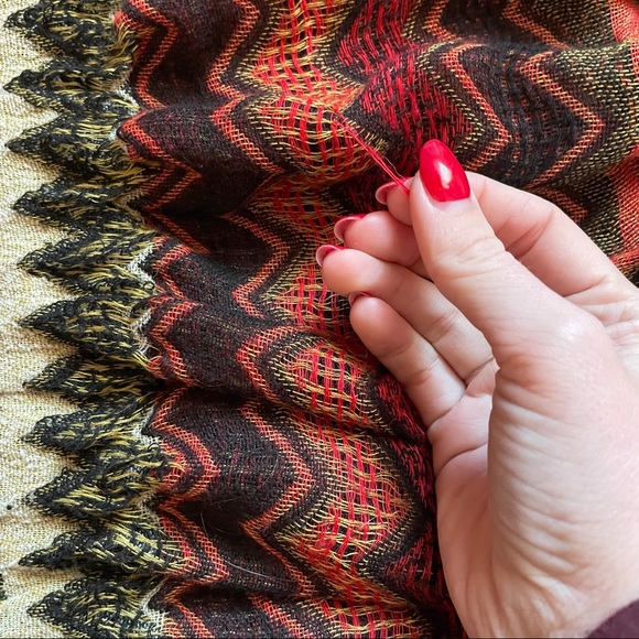 Knit pattern scarf - Picture 6 of 7